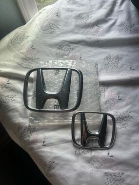 Honda Front Grille and Trunk Emblem Set - Chrome silver 2009 Honda civic